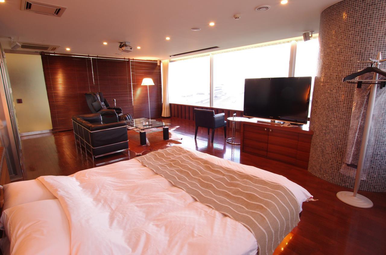 Blue Hotel Octa (Adults Only) Sapporo Exteriör bild