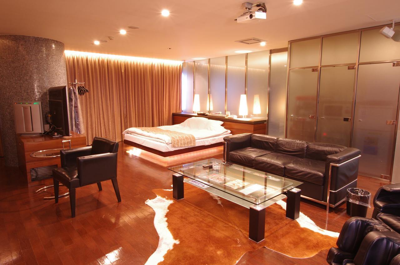 Blue Hotel Octa (Adults Only) Sapporo Exteriör bild